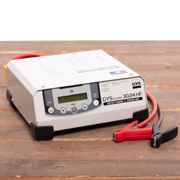 acculader met voeding GYSFLASH 30.24 HF