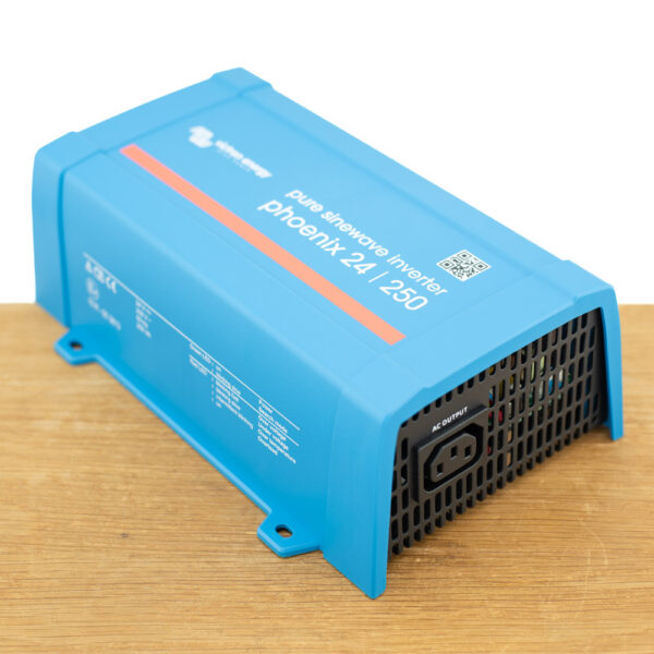 Phoenix 24/250 Omvormer - IEC contactdoos