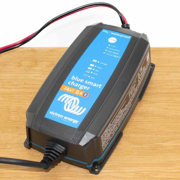 Blue Smart IP65 Acculader 24/8