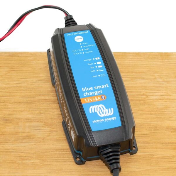 Blue Smart IP65 Acculader 12/4 DC stekker