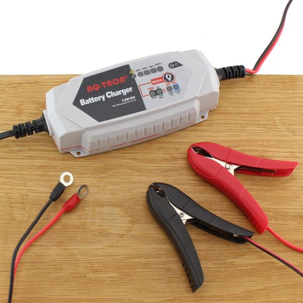 AQ2000 Acculader/ Druppellader 6V en 12V