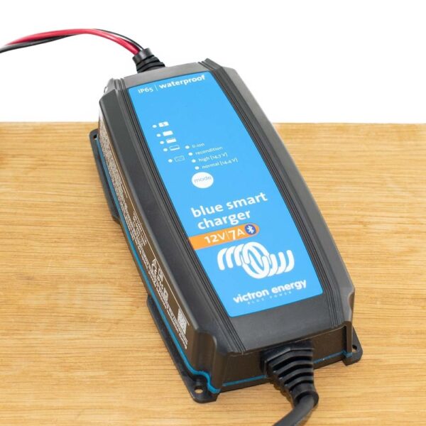 Blue Smart IP65 Acculader 12/7