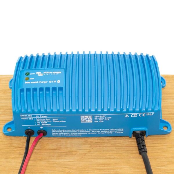 Blue Smart IP67 Acculader 12/17
