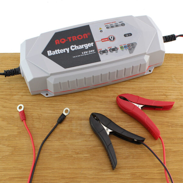AQ7000 Acculader/ Druppellader 12V en 24V